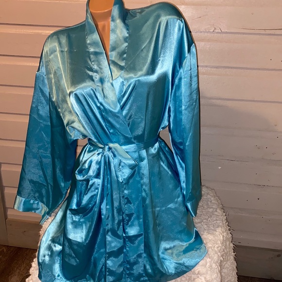 🎉🎊🎉HOST PIC🎉🎊🎉Vintage Victoria’s Secret liquid satin robe, one size blue - Picture 10 of 12